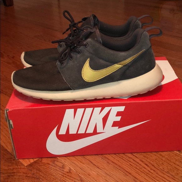 Nike Rosherun Suede - Picture 3 of 3